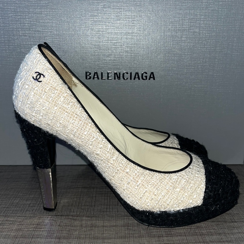 Vintage Chanel Tweed Heels